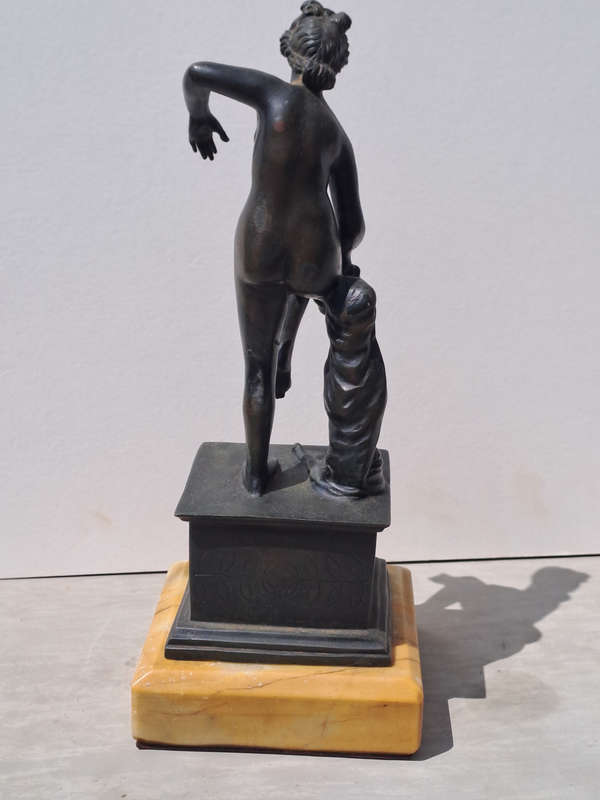 Bronze Venerina leaning against an amphora Neoclassical Period