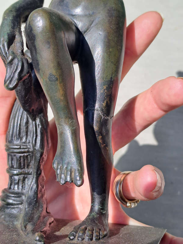 Bronze Venerina leaning against an amphora Neoclassical Period