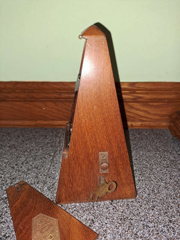 Vintage French metronome maelzel music timer with bell and key very nice condition