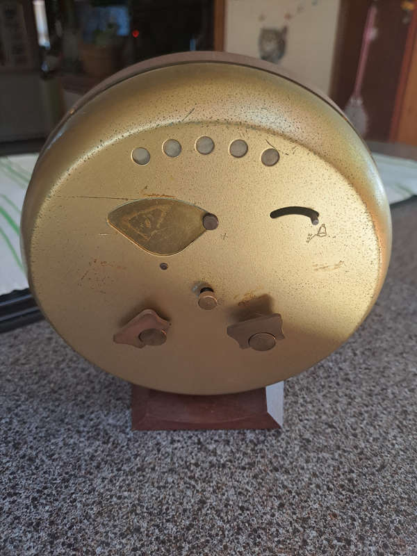Urgos desk clock for spares or repairs