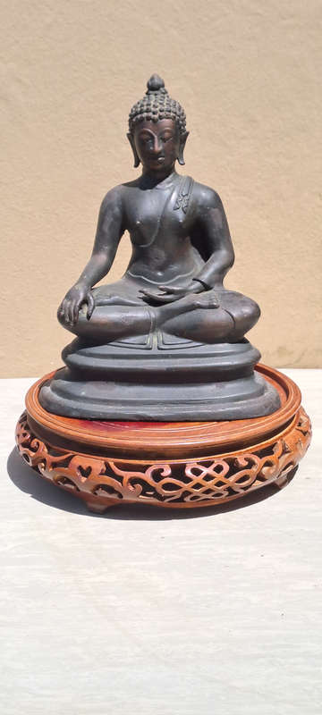Antique very very old Bronze Lost Wax Casting of Ayutthaya Buddha statue