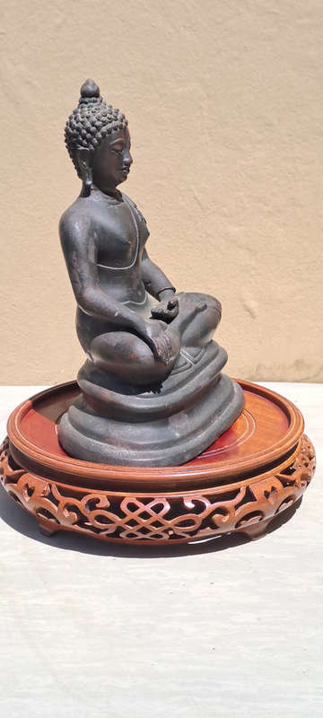 Antique very very old Bronze Lost Wax Casting of Ayutthaya Buddha statue