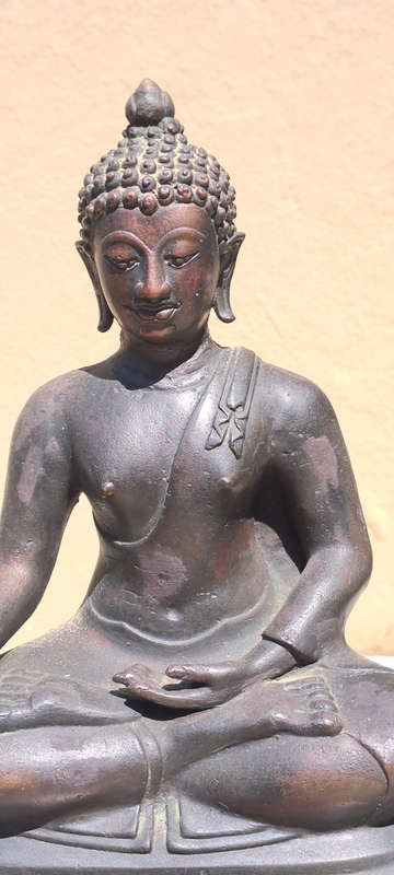 Antique very very old Bronze Lost Wax Casting of Ayutthaya Buddha statue