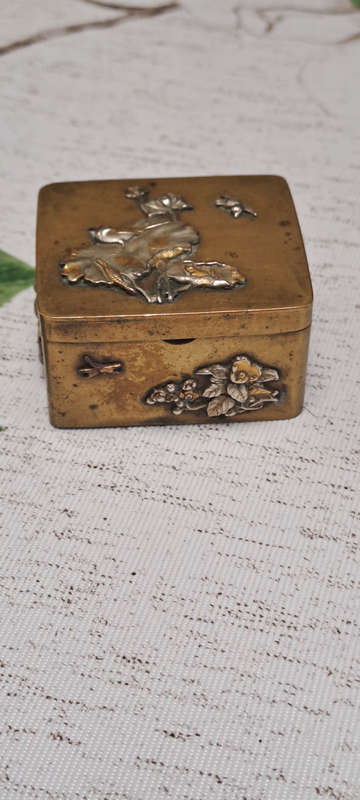 REDUCED Antique Brass Japanese Snuff Box Meiji Period Relief Decoration silver and gold rare