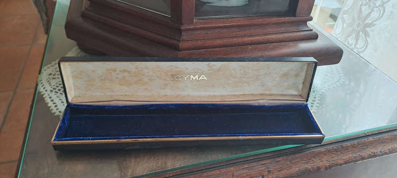 For the Vintage Cyma Collector. Original vintage Cyma case