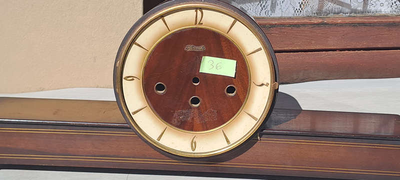 Hermle clock housing with 5 gong rods