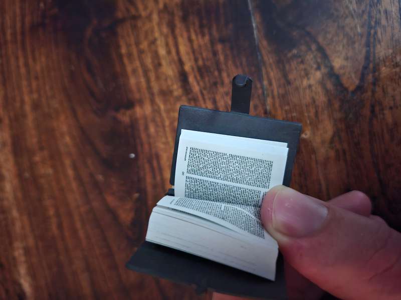 Little Bible Keyring - FULL IN DETAIL PRINTED BIBLE