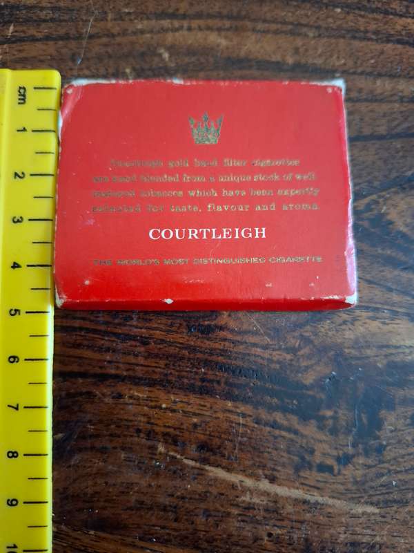 Vinyage Courtleigh matchbox