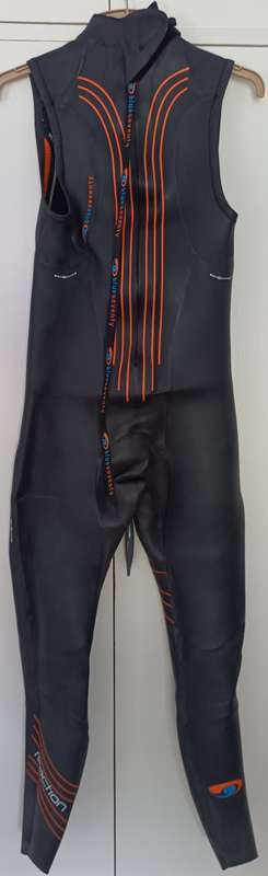 BLUESEVENTY Reaction Sleeveless Premium Triathlon Wetsuit - Size MT