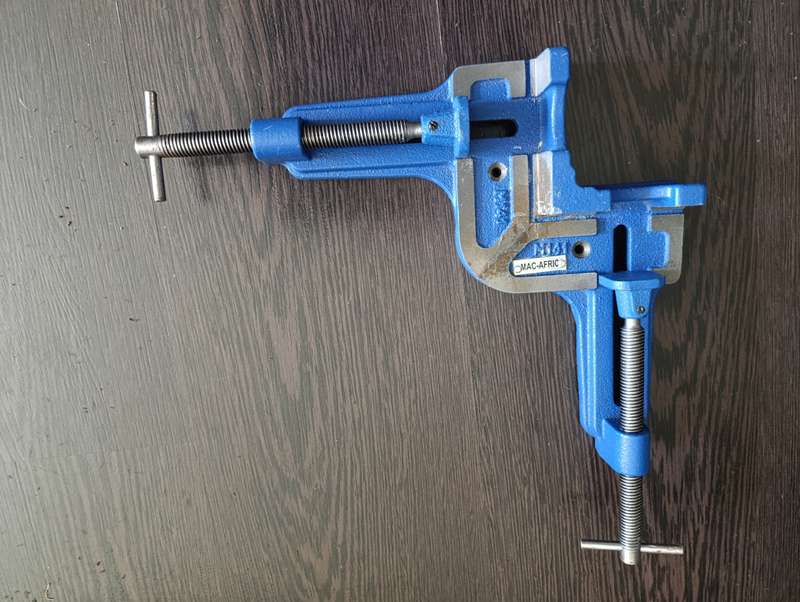 4 1/4" IN Ductile Cast Iron Corner Mitre Clamp  4units
