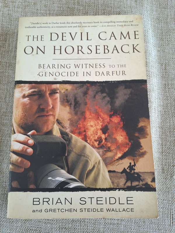 The Devil came on horseback - bearing witness to the genocide in Darfur - Brian Steidale