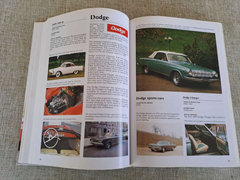 The Complete Encyclopedia of Sports Cars  Classic Era - Rob De La Rive Box