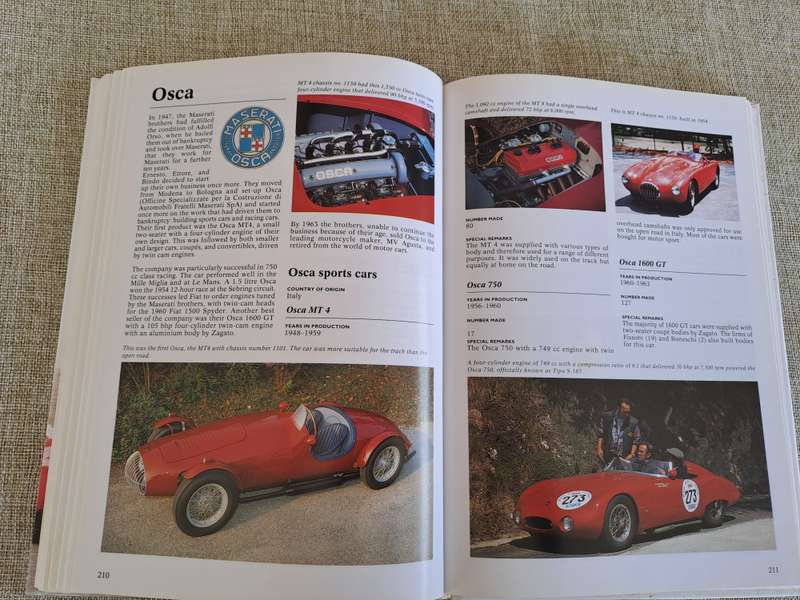 The Complete Encyclopedia of Sports Cars  Classic Era - Rob De La Rive Box