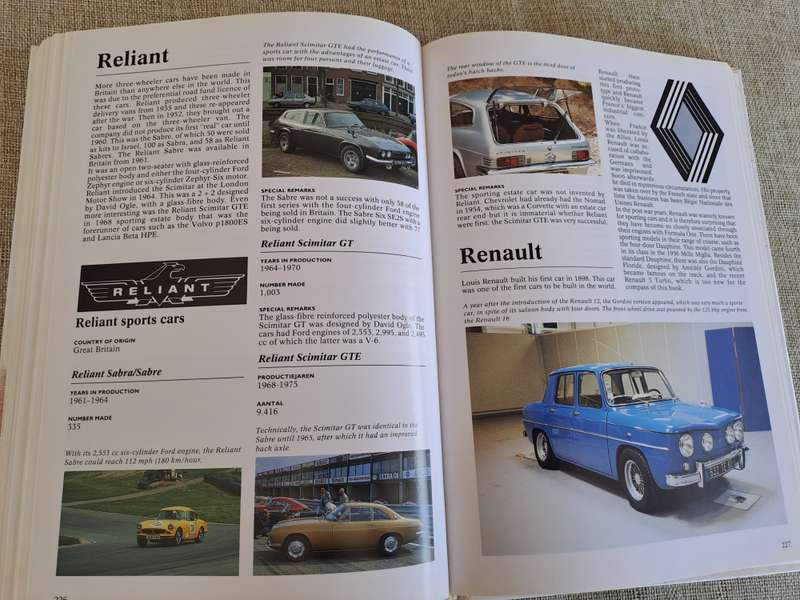 The Complete Encyclopedia of Sports Cars  Classic Era - Rob De La Rive Box