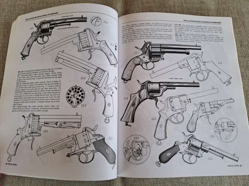 The Illustrated Encyclopedia of Handguns  Pistols and Revolvers of the World, 1870 to the present