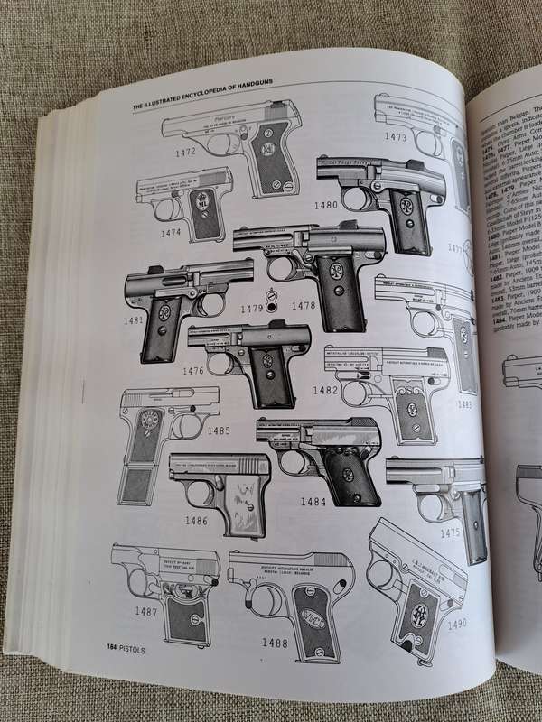 The Illustrated Encyclopedia of Handguns  Pistols and Revolvers of the World, 1870 to the present