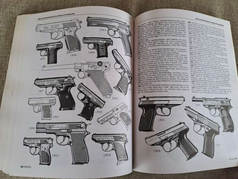 The Illustrated Encyclopedia of Handguns  Pistols and Revolvers of the World, 1870 to the present