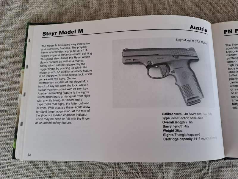 Combat Handguns - Leroy Thompson