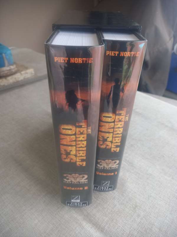 The Terrible Ones: Two Volumes - A Complete History Of 32 Battalion /boxset - Piet Nortje