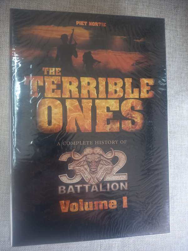 The Terrible Ones: Two Volumes - A Complete History Of 32 Battalion /boxset - Piet Nortje