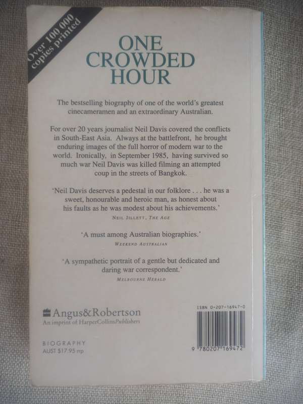 One Crowded Hour - Neil Davis - Combat Cameraman 1934 - 1985 - Tim Bowden