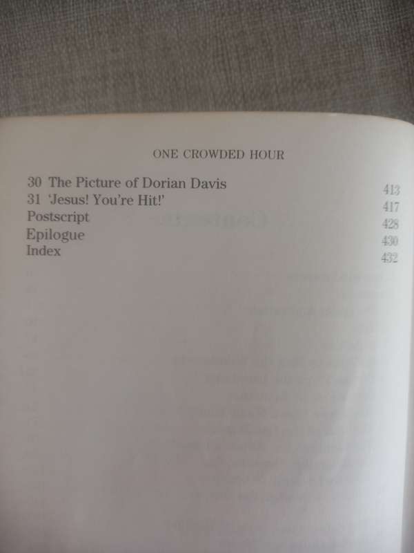 One Crowded Hour - Neil Davis - Combat Cameraman 1934 - 1985 - Tim Bowden