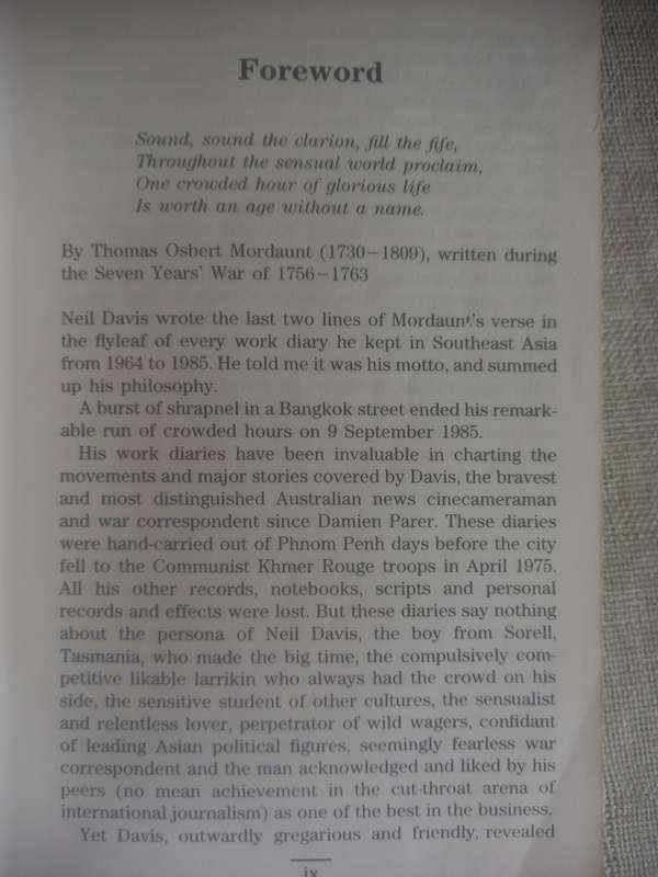 One Crowded Hour - Neil Davis - Combat Cameraman 1934 - 1985 - Tim Bowden