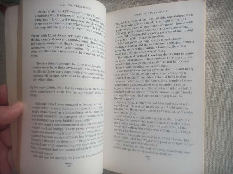 One Crowded Hour - Neil Davis - Combat Cameraman 1934 - 1985 - Tim Bowden