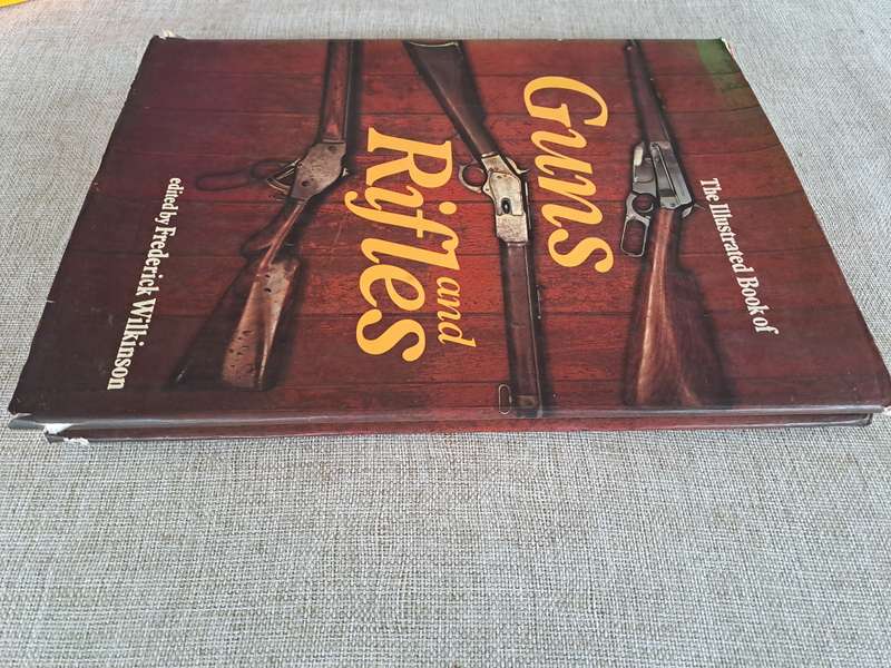 The Illustrated Book of Guns and Rifles