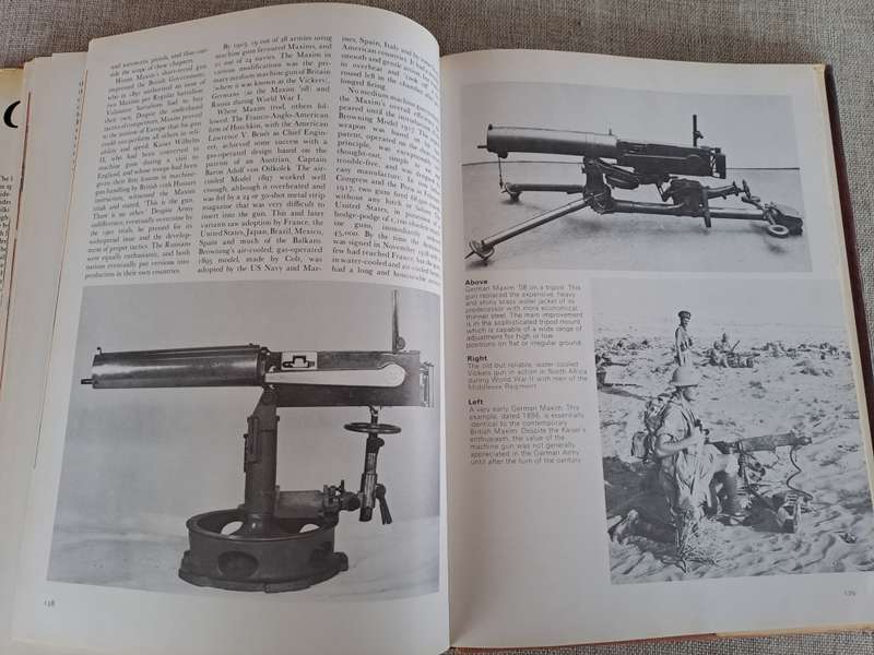 The Illustrated Book of Guns and Rifles