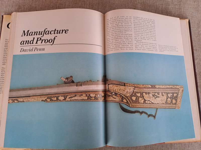 The Illustrated Book of Guns and Rifles