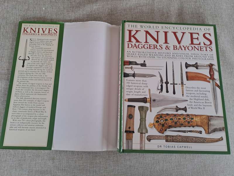 The World Encyclopedia of Knives, Daggers & Bayonets - Dr. Tobias Capwel