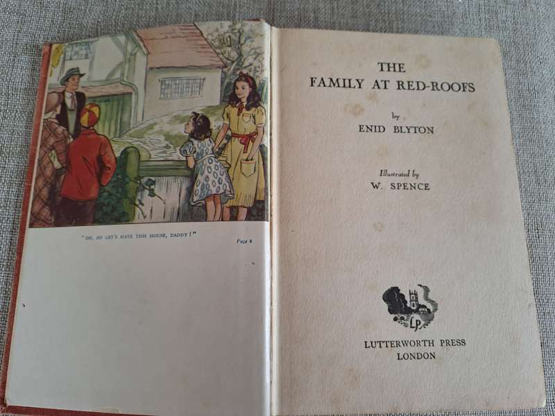 The Family at Red-Roofs - Enid Blyton