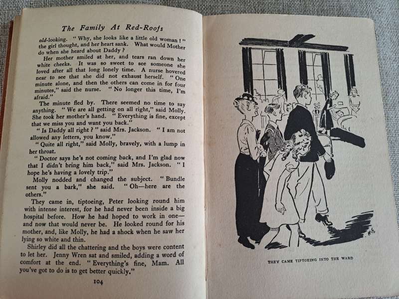 The Family at Red-Roofs - Enid Blyton