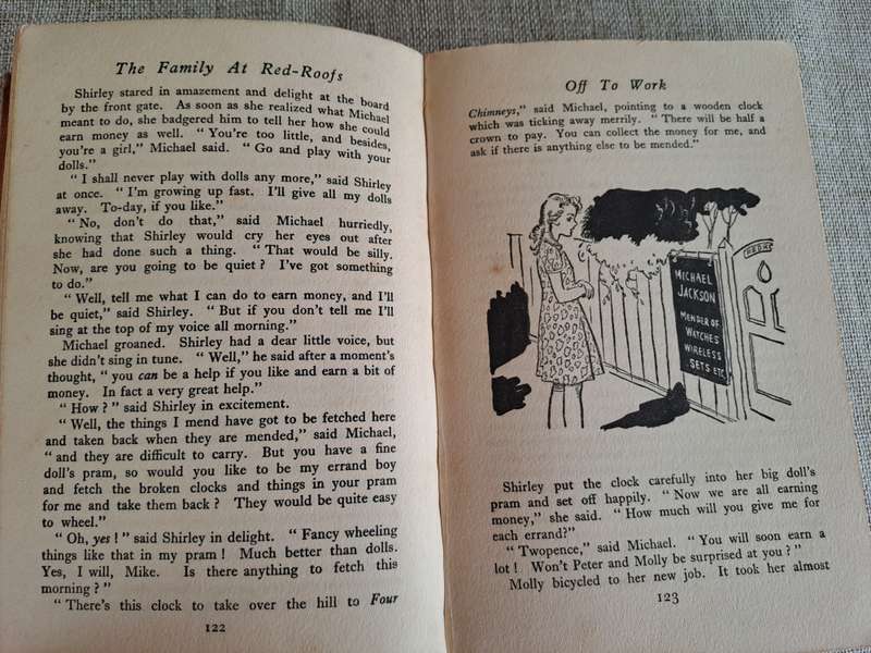The Family at Red-Roofs - Enid Blyton