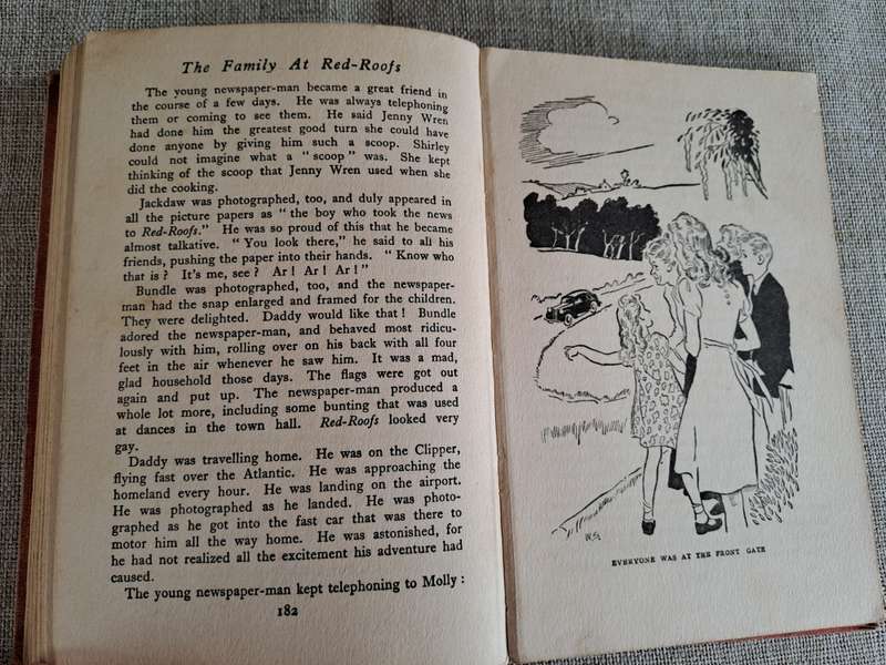 The Family at Red-Roofs - Enid Blyton