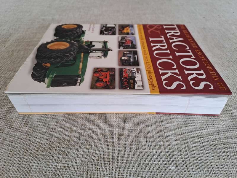 The Illustrated Encyclopedia of Tractors & Trucks - John Carroll & Peter Davies