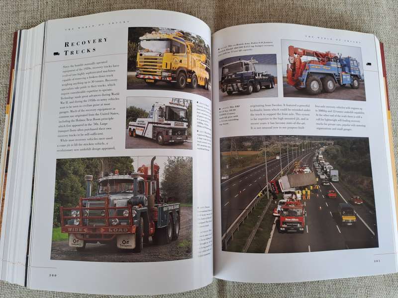 The Illustrated Encyclopedia of Tractors & Trucks - John Carroll & Peter Davies