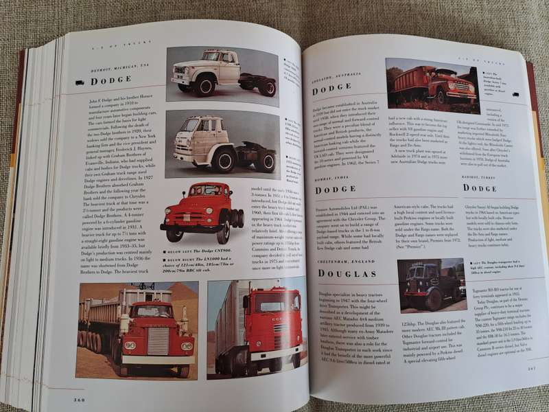 The Illustrated Encyclopedia of Tractors & Trucks - John Carroll & Peter Davies