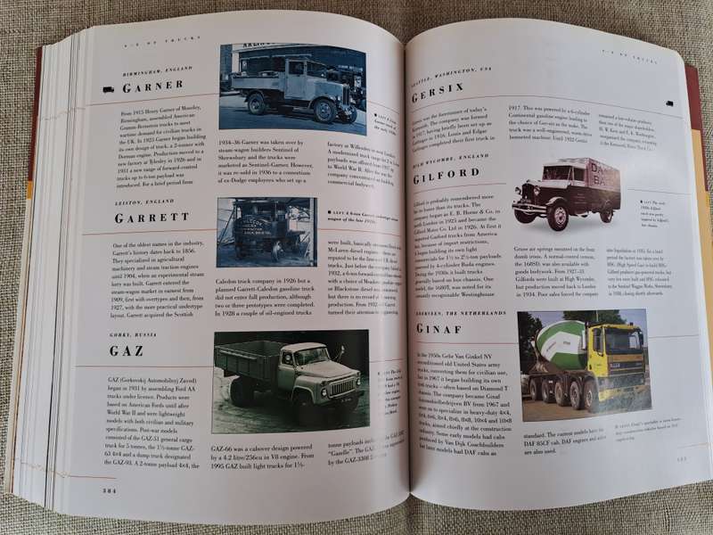 The Illustrated Encyclopedia of Tractors & Trucks - John Carroll & Peter Davies