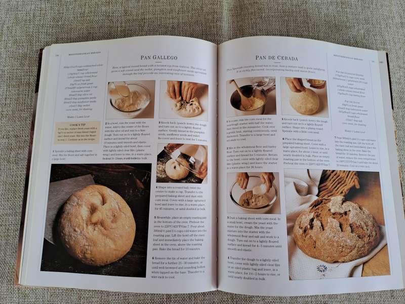 Bread: A complete guide to making your own bread in a traditional oven and using a bread machine