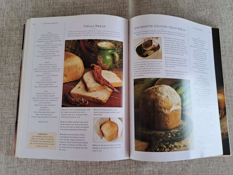 Bread: A complete guide to making your own bread in a traditional oven and using a bread machine
