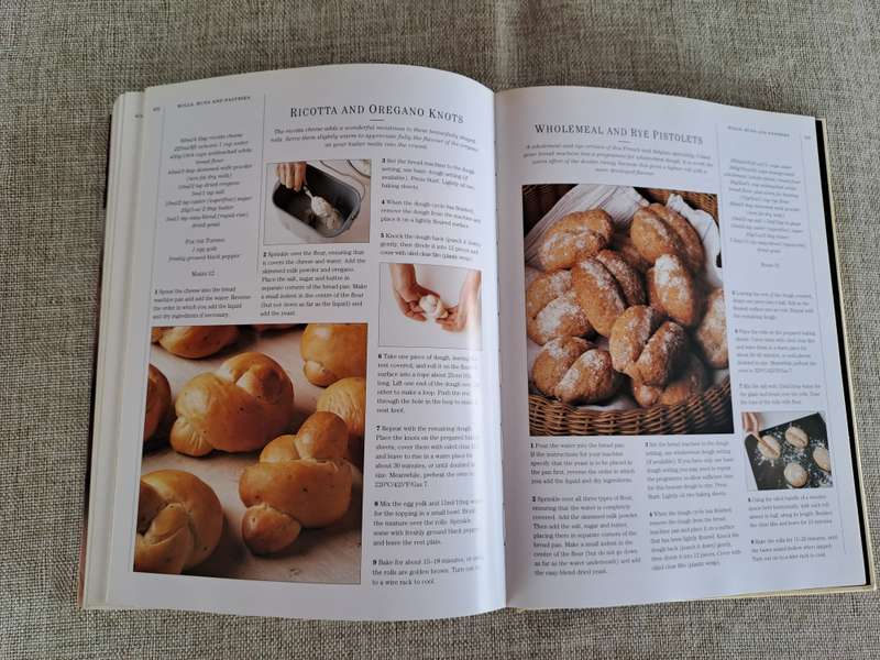 Bread: A complete guide to making your own bread in a traditional oven and using a bread machine
