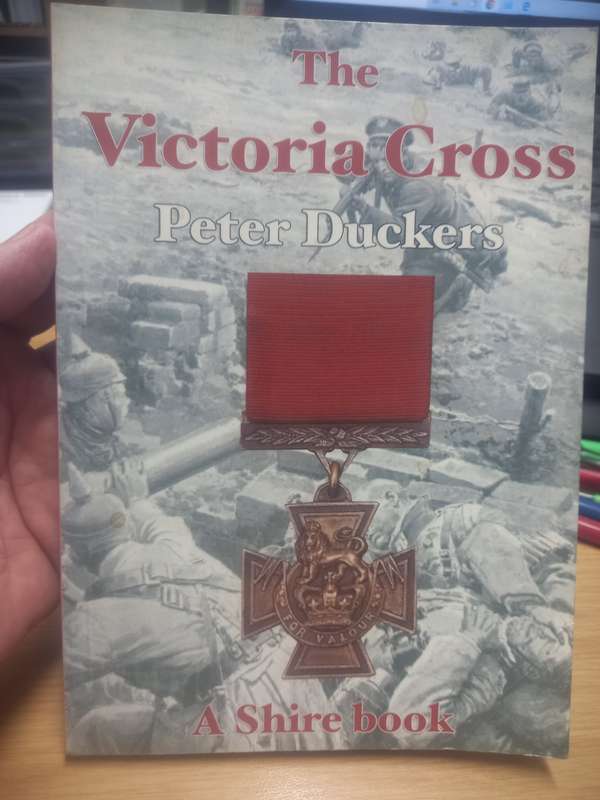 The Victoria Cross  Peter Duckers (A Shire Book)