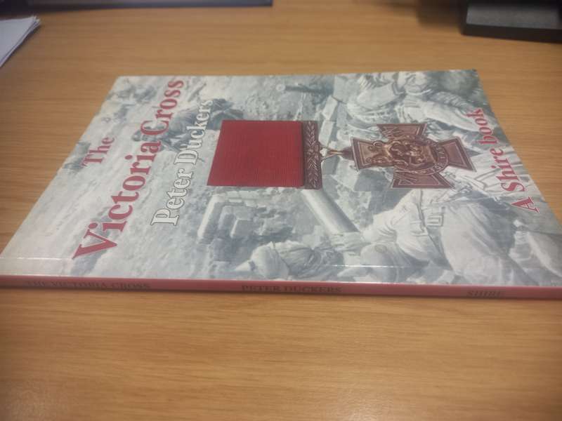 The Victoria Cross  Peter Duckers (A Shire Book)