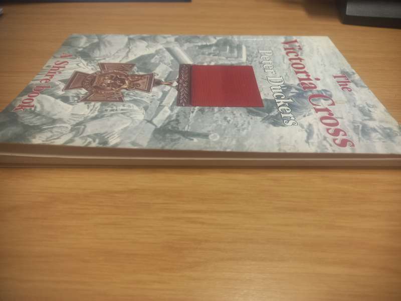 The Victoria Cross  Peter Duckers (A Shire Book)