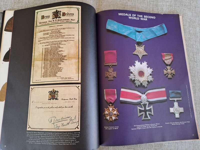 Heraldry of War: Medals, Badges and Uniforms - Purnell`s History of The World Wars Special