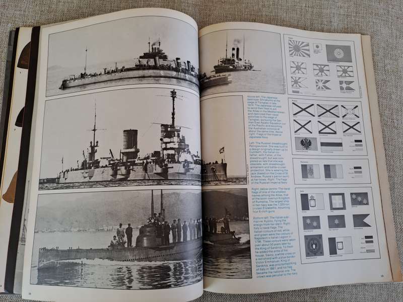 Heraldry of War: Medals, Badges and Uniforms - Purnell`s History of The World Wars Special