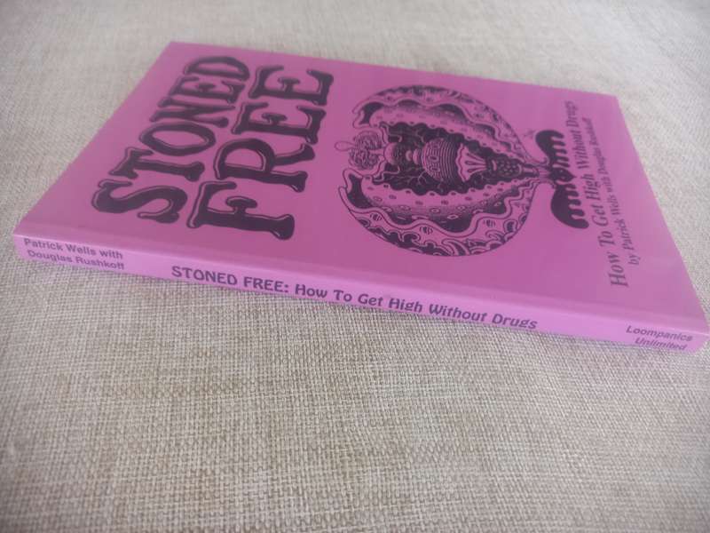 Stoned Free: How to Get High Without Drugs - Patrick Wells / Douglas Rushkoff