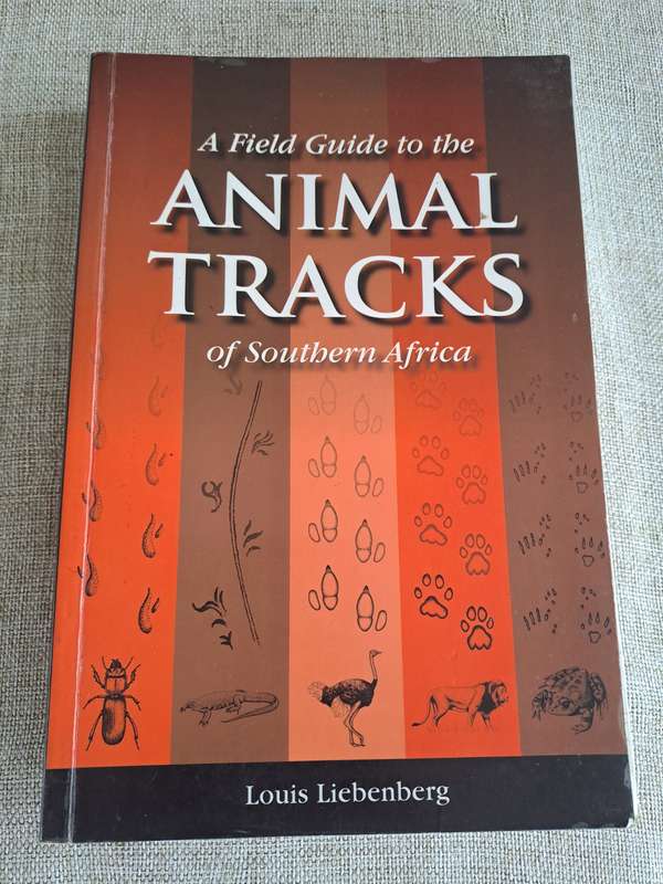 A Field Guide to the Animal Tracks of Southern Africa - Louis Liebenberg
